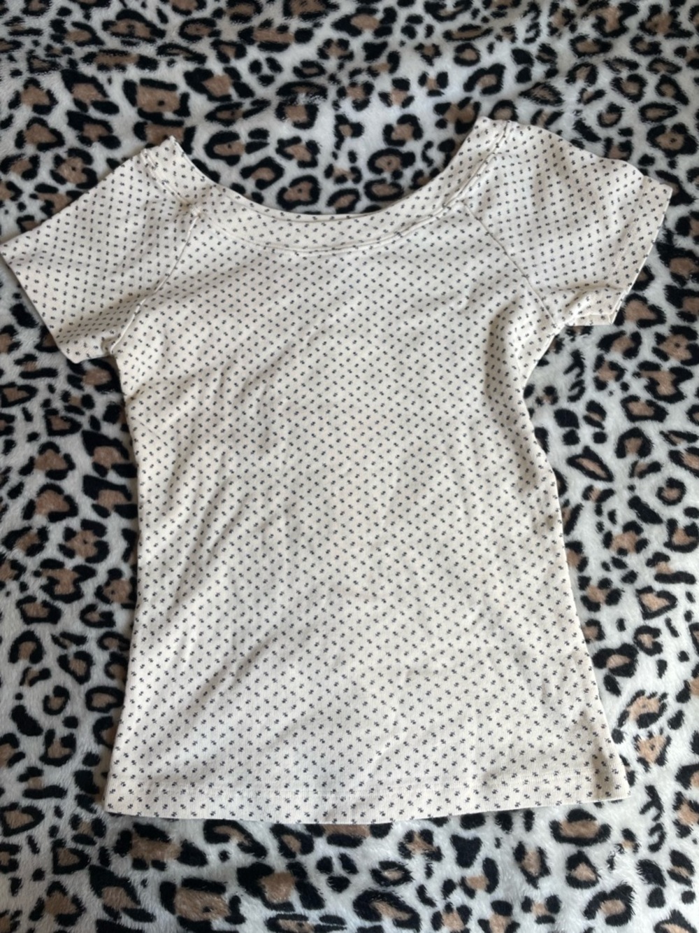 ♡ Brandy Melville Cream Short Sleeve Top